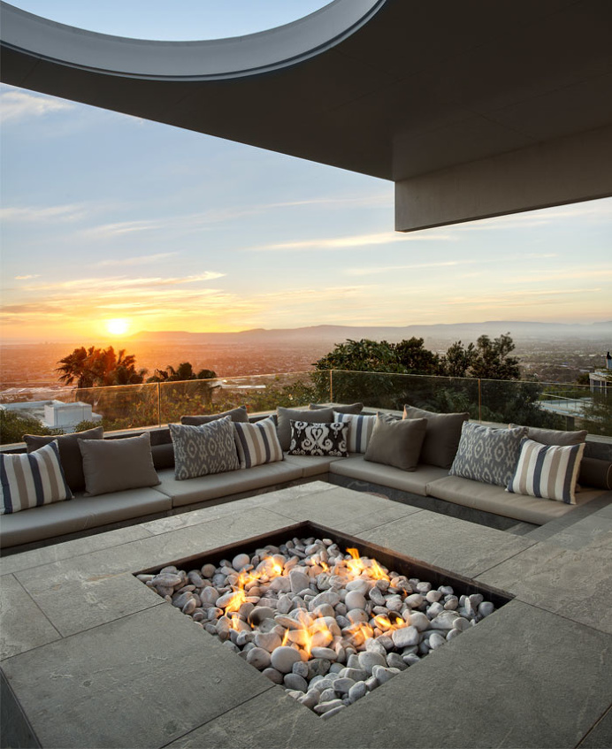 City Villa with Striking City Views - InteriorZine