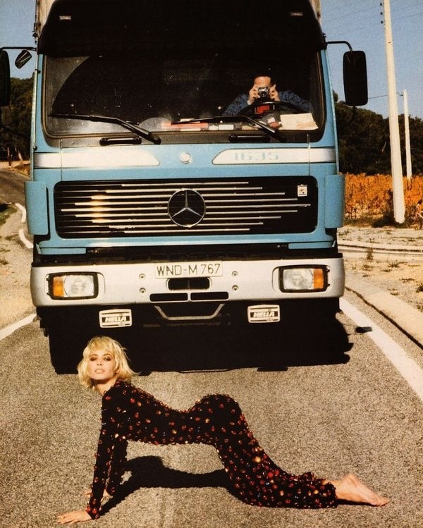 "Stone Age" Christy Turlington byÂ Ellen von Unwerth forÂ Vogue Italia March 1990 #fashion #1990 #photography #vogue