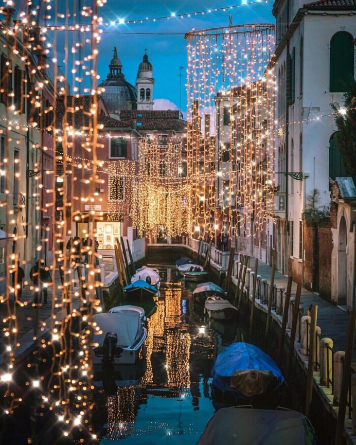 Fantastic Street Photos in Venice by Marco Gaggio