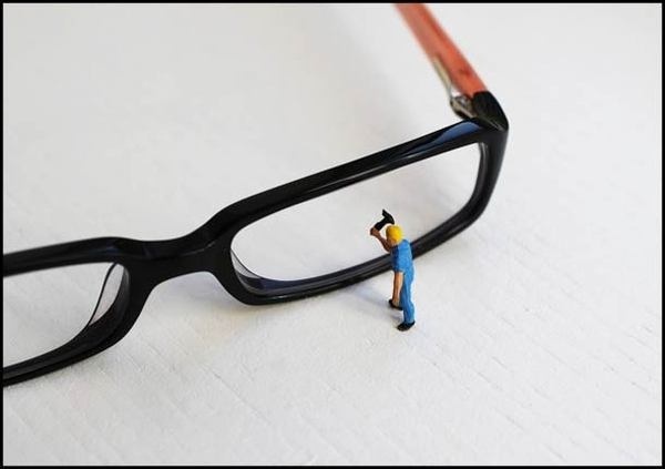 Small People Project by Bettina GübernnAmazing miniature world of Bettina Güber, talented photographer and photo manipulator based in #inspiration #creative #photography