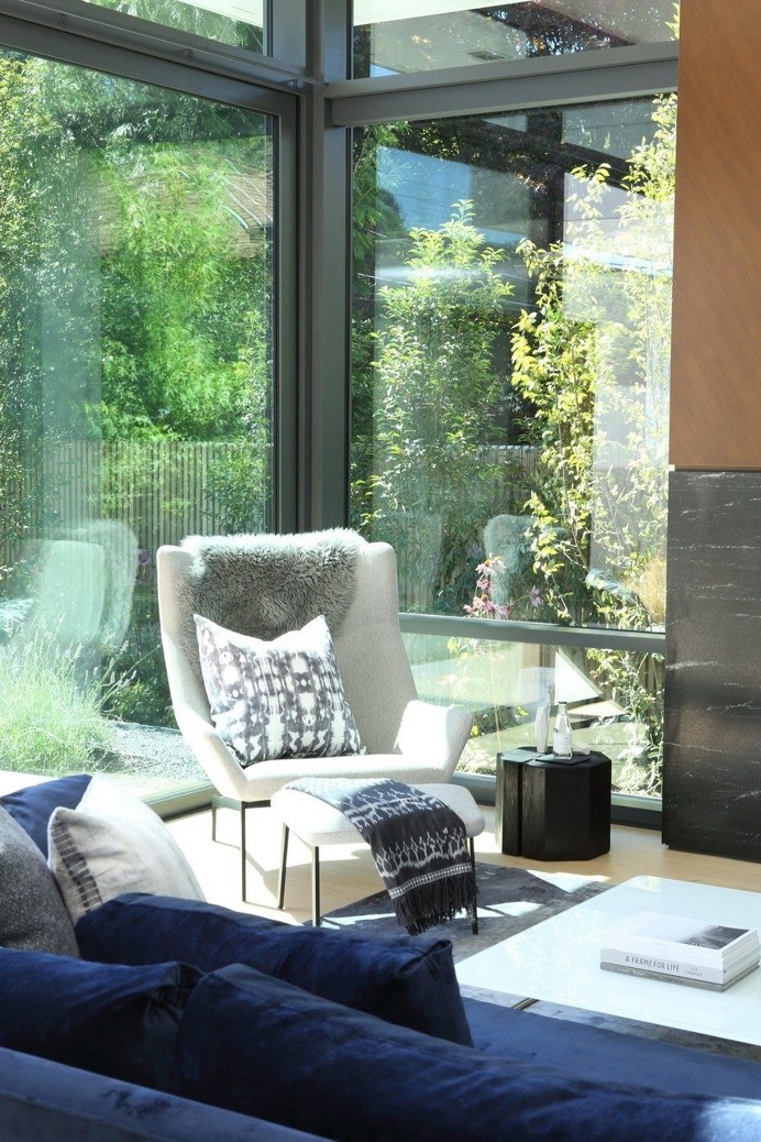 Vancouver House with Ample Garden and Courtyard Spaces 9