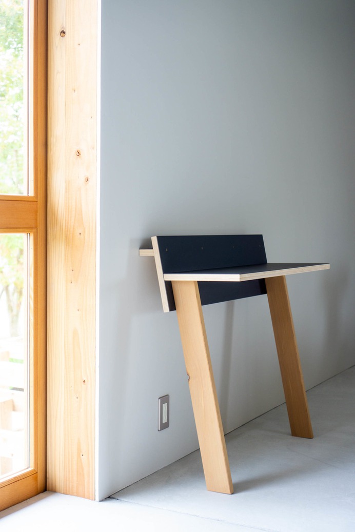 Rin Desk by Daniel Schofield