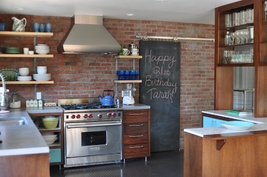 Den ofärdiga stilen stark – tegelvägg i köket nästa trend Sköna hem #interior design #decoration #kitchen #decor #deco #brick wall