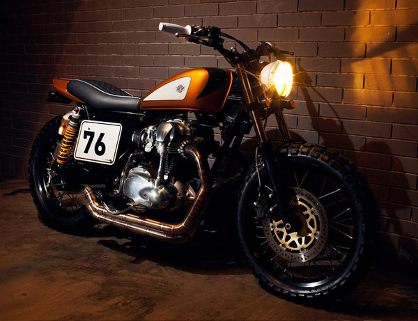 Ton-Up Kawasaki w650 Gold Digger #motorcycle
