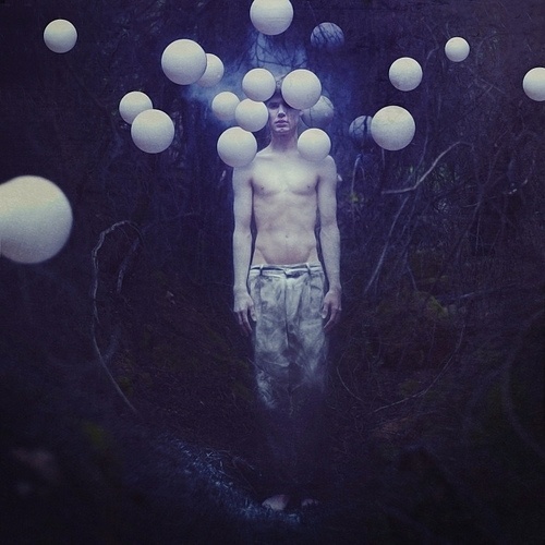 tumblr_ljpkyjCOgV1qz4hjyo1_500.jpg 500×500 pixels #boy #photography #editorial