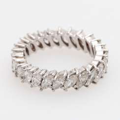 Memoire- Ring rundum mit 25 Diamant- Navettes,