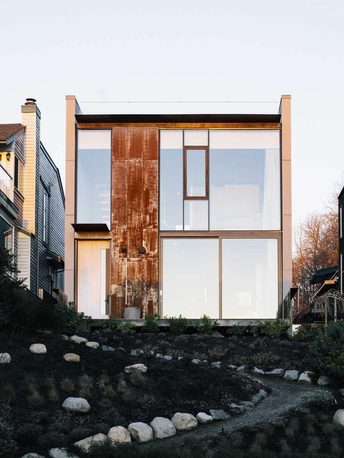 CLT Courtyard House / DPo Architecture