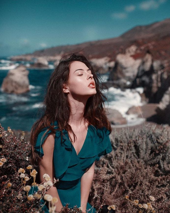 Gorgeous Natural Light Women Portrait Photography by Abel Lares