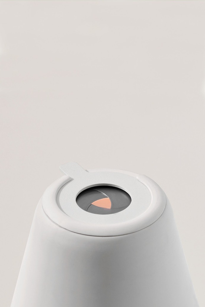 Minimal Iris Table Lamp — minimalgoods