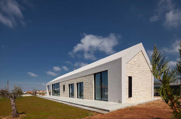 Tina's Barn House, Cyprus / VARDAstudio