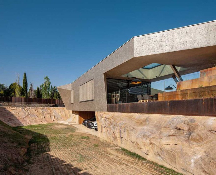 MXM Aragón Passive House - Unique, Avant-garde and Modern