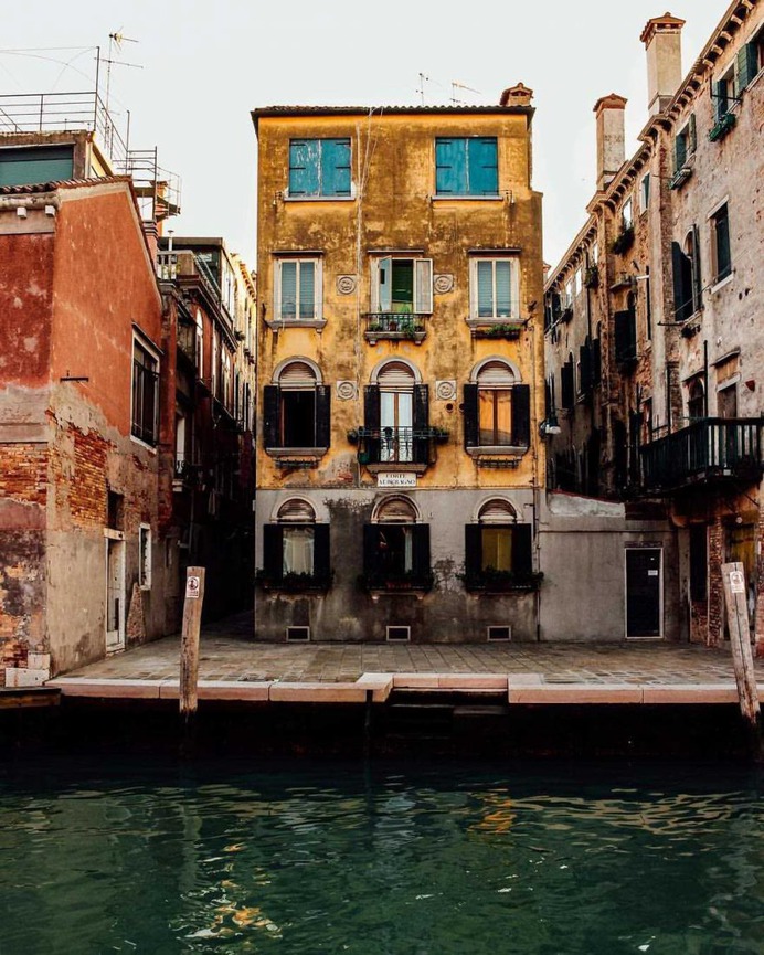 Creative and Cinematic Street Photography by Giovanni Tosca