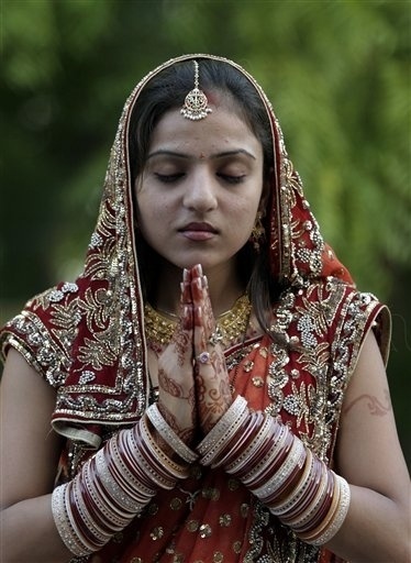 india-hindu-festival-2009-10-7-12-43-341.jpg (JPEG Image, 374x512 pixels) #meditation #prayer #hindu