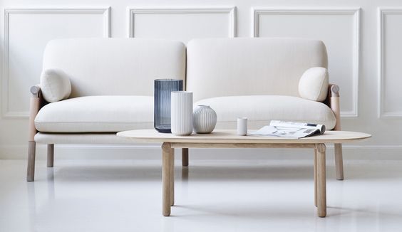 A year after Danish manufacturer Erik Jørgensen and Swedish designer Monica Förster teamed up to make the pillowy Savannah sofa, they’ve reunited to produce a matching coffee table.