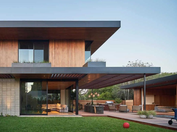 Montalba Architects Completes Construction on Airy Venice Beach Home