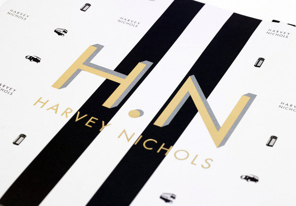 Harveynichols_black_bagscloseup1 #layout #gold #typography
