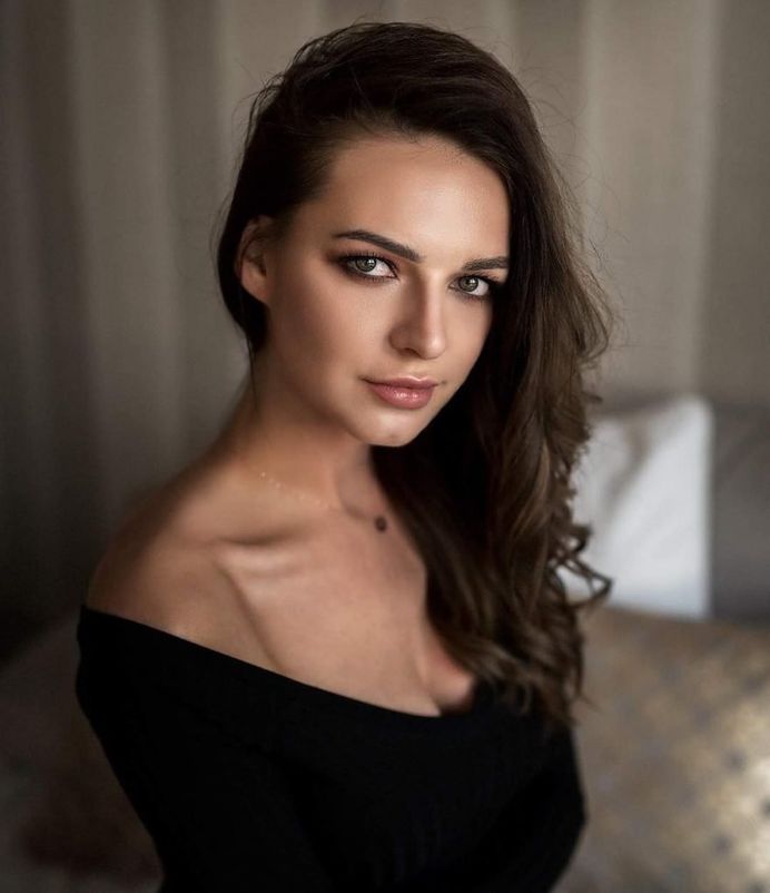Beautiful Female Portrait Photography by Daniel Bidiuk
