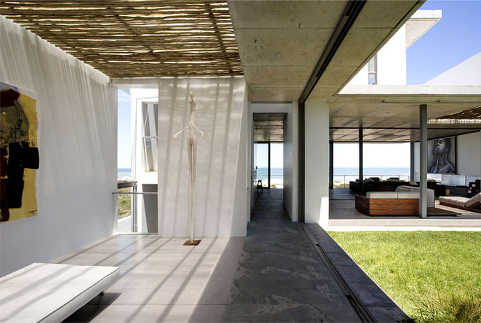 Sophisticated and Elegant Pearl Bay Residence woven bamboo partitions skylights #house #design #decor #home #outdoor