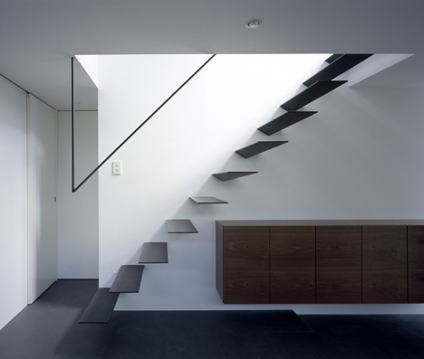 Minimal staircase railing