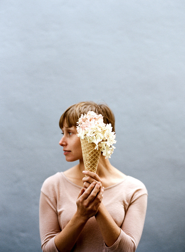 59750002_v1_web #kinfolk #woman #flowers