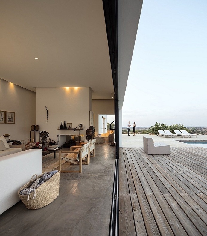Grandola House Located in a Vast and Arid Landscape of Portugal 3