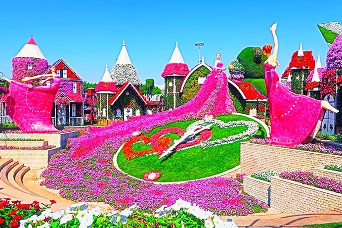 The floral diva has given new life to the Clock Avenue at the Dubai Miracle Garden. Previously; this section was rather considered as lackluster and people had lost their interest there but now the clock avenue is back to its best with the amazing displays of the floral diva.