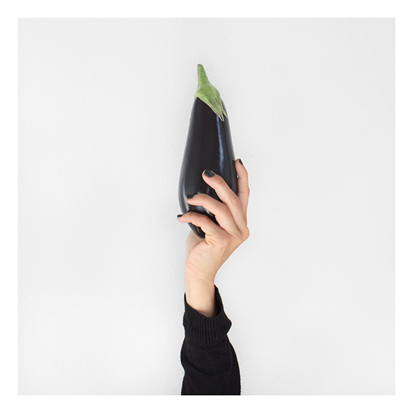 Food Colors on Behance - Judit Musachs i Mercè Alfonsea #clothes #chromatic #color #fruits #eat #food #vegetables #artwork #play #nails #postcard