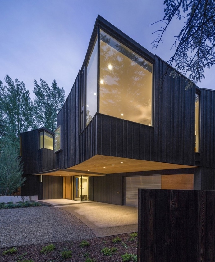 Blackbird House – Urban Mountain Retreat by Will Bruder Architects