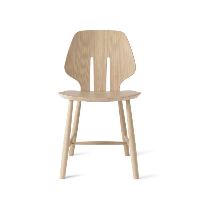 #J67 by #EjvindAJohansson for #Mater. #sidechair #fourleggedsidechair #diningchair #woodendiningchair #fourleggeddiningchair #woodensidechai