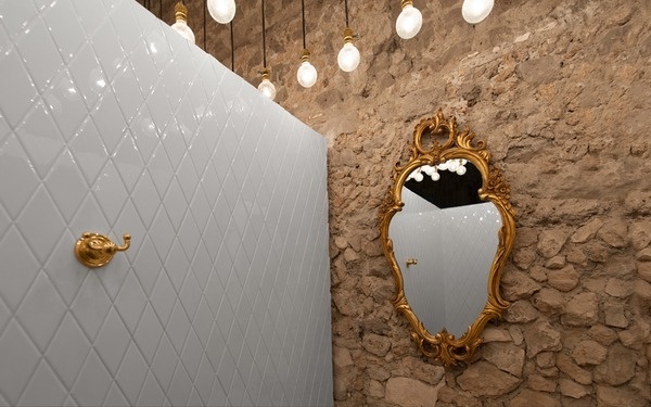 Anagrama | Montero #brick #restaurant #mirror #wall #deco #decoration