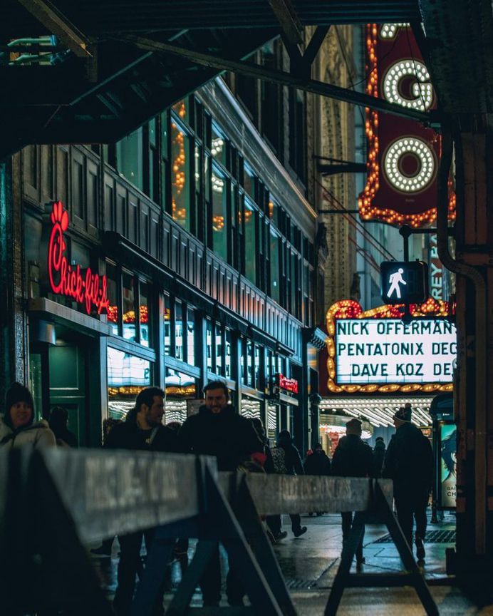 Stunning Urban Instagrams of Chicago by Zach Lipson