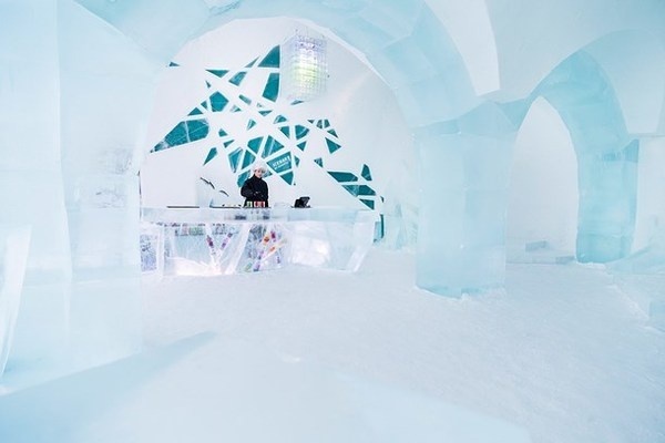 Artistic ice bar #hotel #ice #art