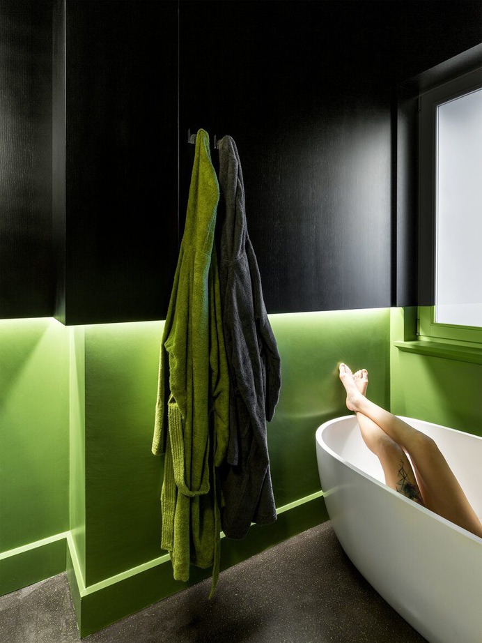 Four Oaks Apartment in the Old Town of Cuneo / BLAARCHITETTURA
