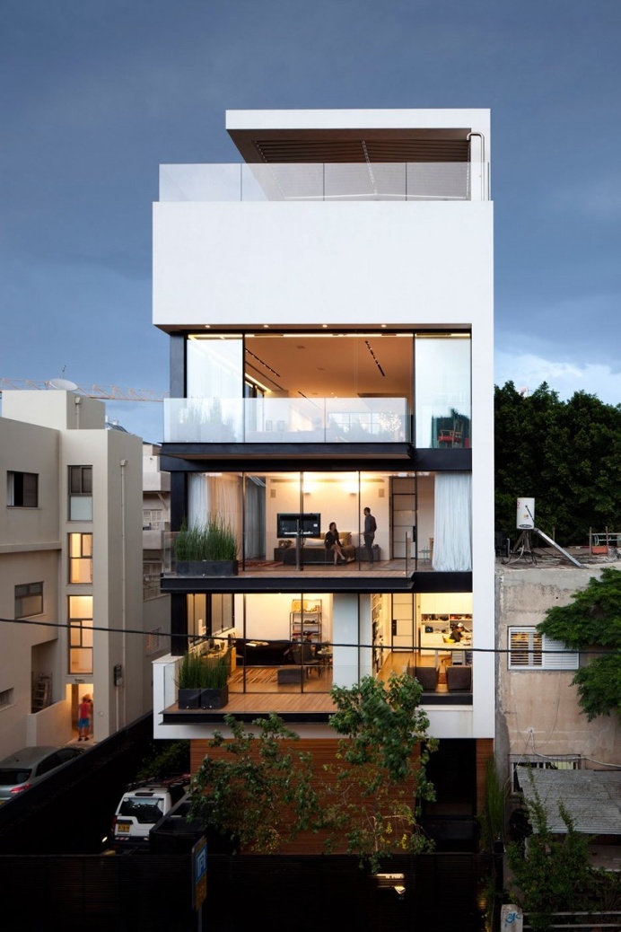 Tel Aviv Town House 1 by Pitsou Kedem Architect