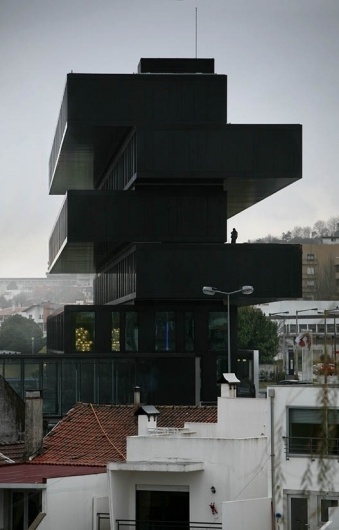tumblr_lwfkc1HSOb1qgps7xo1_1280.jpg (528×824) #building #environment #black #modern