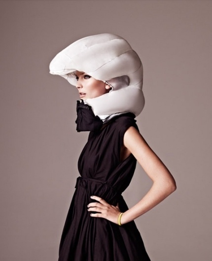 Hövding bike helmet #girl #design #helmet #hvding #bike #fashion