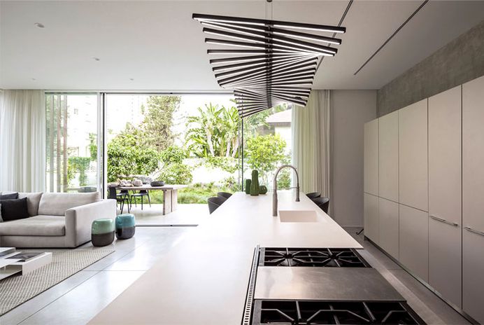 Lattice Patterns Give an Airiness to Pavilion House - InteriorZine
