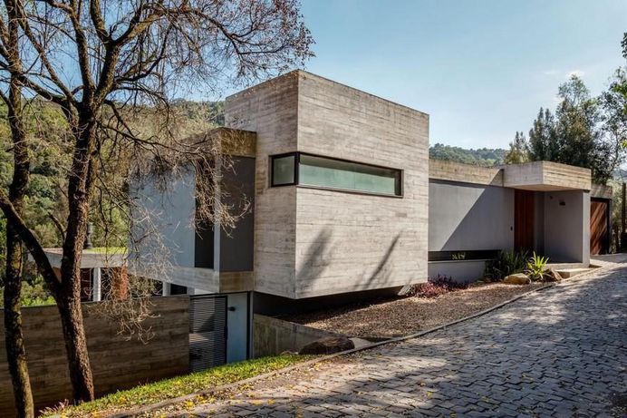 Pereira Narvaes House by SUCRA Arquitetura + Design