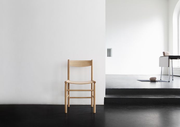 Akademia Chair by Kaksikko