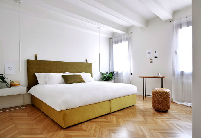 Diego Paccagnella Designed Casa Flora for Romantic Holiday Stay in Venice - InteriorZine