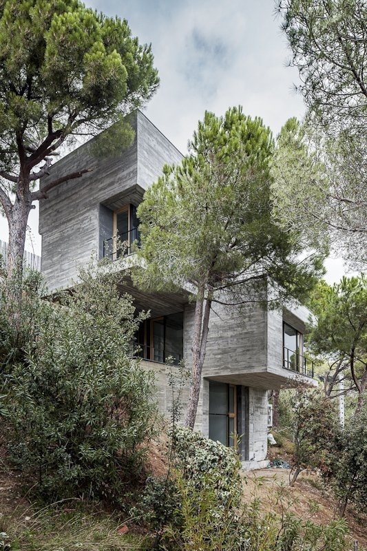 Meriterrani 32 by Barcelona-based architect Daniel Isern #cement #architecture #house