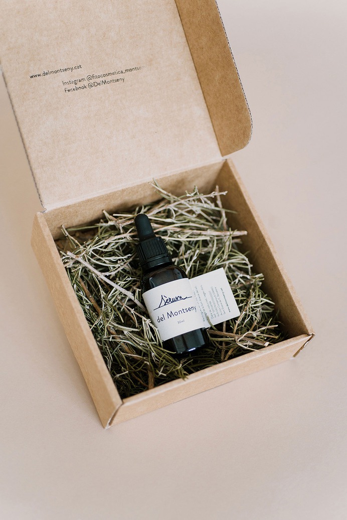 Del Montseny Branding - Mindsparkle Mag "Del Montseny" designed by Núria Vila is a natural, artisanal and ecological cosmetic brand, manufactured by collected plants in the flower season, in Montseny. #logo #packaging #identity #branding #design #color #photography #graphic #design #gallery #blog #project #mindsparkle #mag #beautiful #portfolio #designer