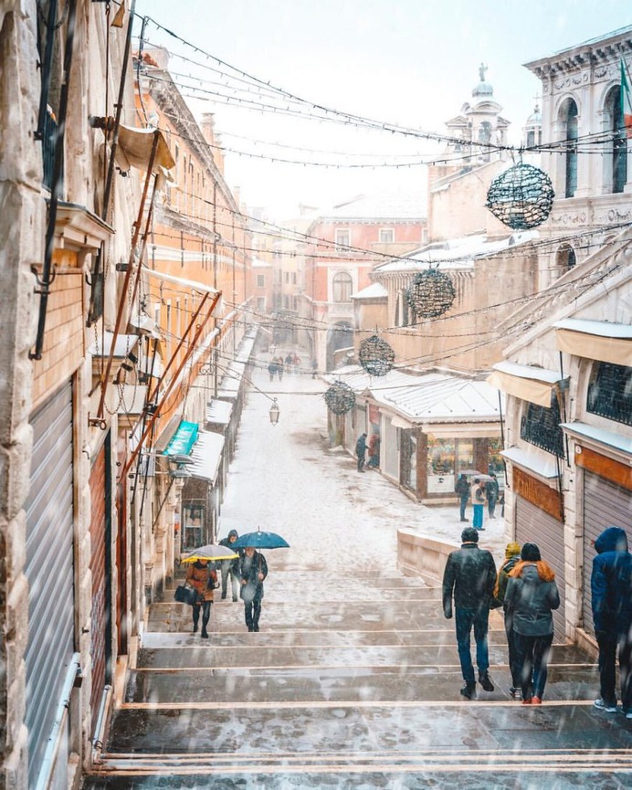 Fantastic Street Photos in Venice by Marco Gaggio