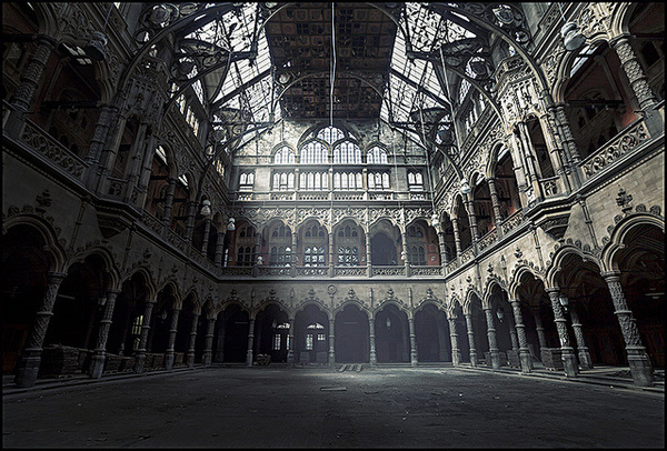 F&O Forgotten Nobility #light #architecture #shadow