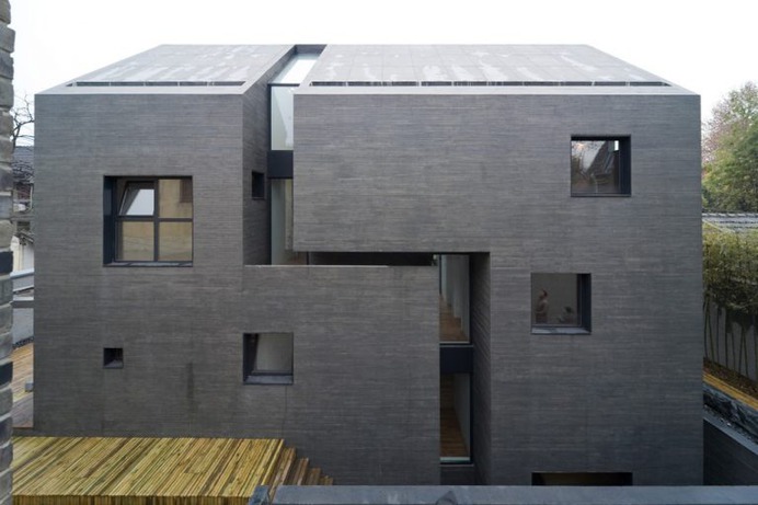 AZL architects: Concrete Slit House | Sgustok Design