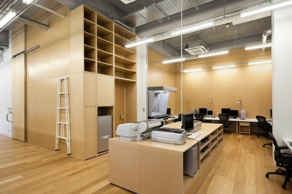 Hue plus photo studio by Schemata Architects, Tokyo office design #balance #space #work