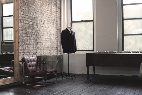 Anchordivision / Pinterest #interior #brick #chair #wood #leather #suit #windows