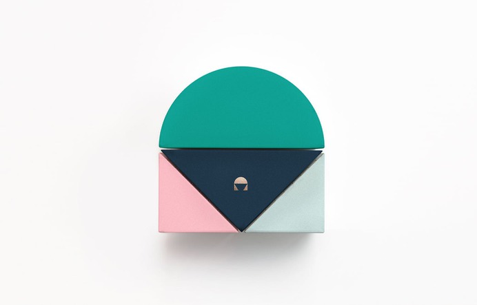 Simmetria Corporate Design - Mindsparkle Mag Beautiful branding and packaging for Simmetria, a beauty product manufacturer, designed by Brandon Archibald in Ukraine. #packaging #identity #branding #design #color #photography #graphic #design #gallery #blog #project #mindsparkle #mag #beautiful #portfolio #designer