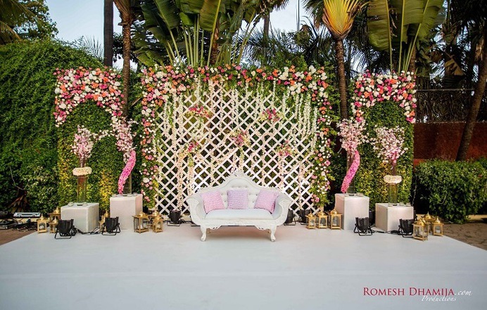 Trendy wedding flower decoration for stage