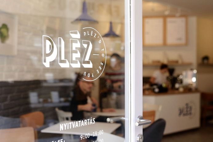 Plez Café & Sandwich Shop - Mindsparkle Mag kissmiklos . designed the branding for Pléz – a Budapest based café and sandwich shop chain. Pléz creates handmade freshly prepared food (like sandwich, salad, wrap) and organic drinks (like coffee, juice, smoothie). #logo #packaging #identity #branding #design #color #photography #graphic #design #gallery #blog #project #mindsparkle #mag #beautiful #portfolio #designer